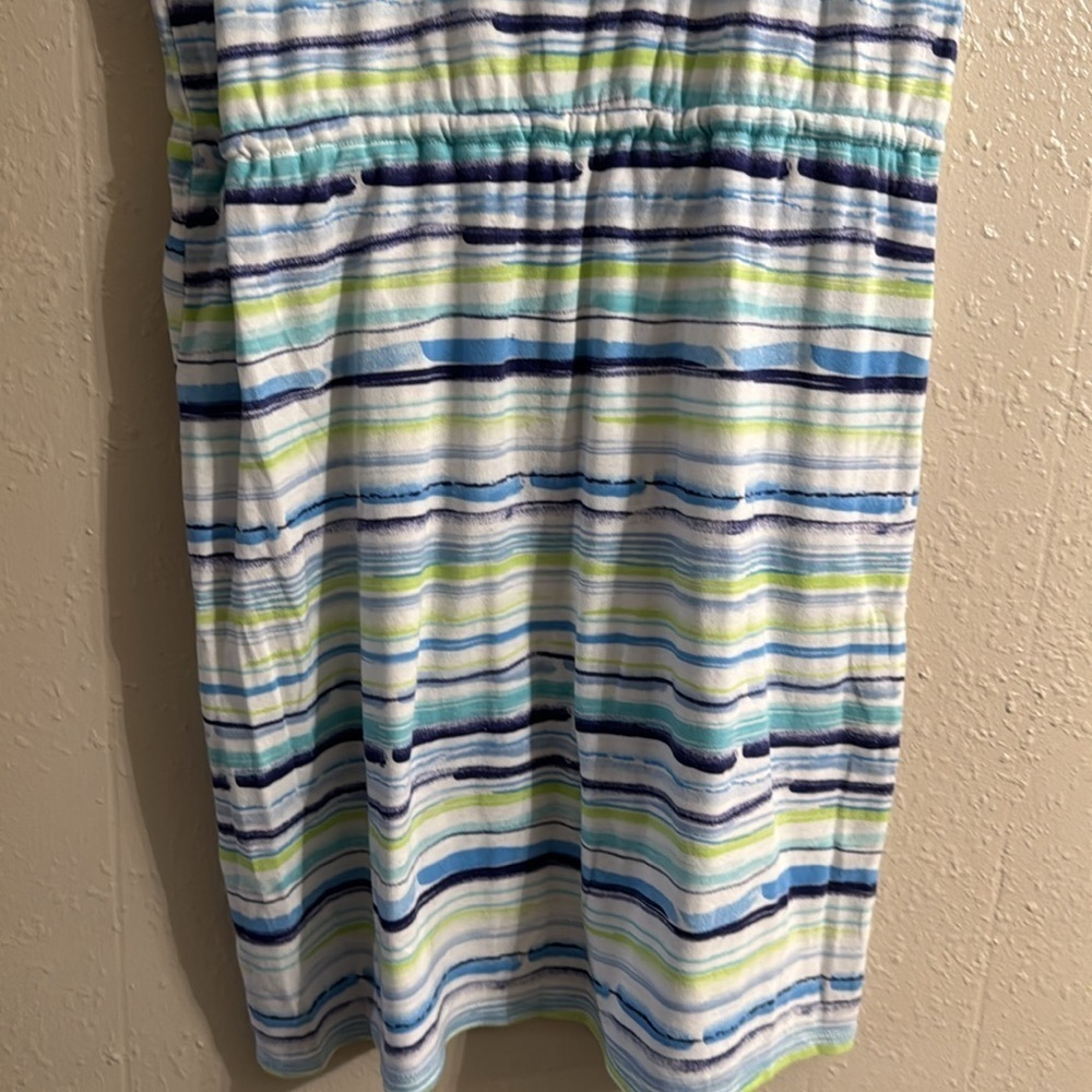 Basic Editions Dress with Pockets - Picture 6 of 7